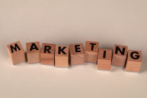 B2B Internet Marketing Agency vs In-House Team: Cost, Speed and Control Compared
